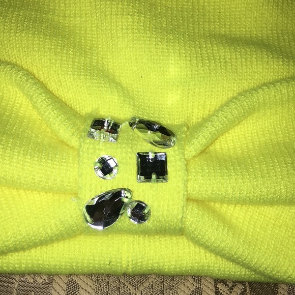 π NWT Betsey Johnson Neon Yellow Acrylic Hat - Picture 7 of 8